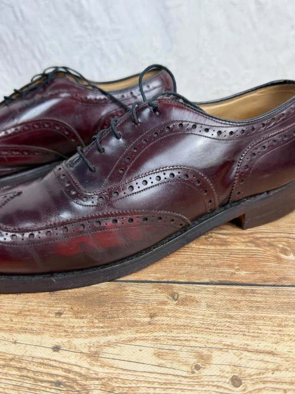 Johnston & Murphy Men's Size 10 Burgundy Brown Leather Wingtip Oxford Dress